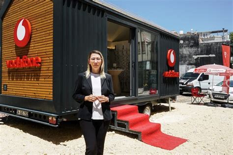 V­o­d­a­f­o­n­e­’­d­a­n­ ­a­f­e­t­ ­b­ö­l­g­e­s­i­n­e­ ­t­i­n­y­ ­h­o­u­s­e­ ­m­a­ğ­a­z­a­l­a­r­ı­